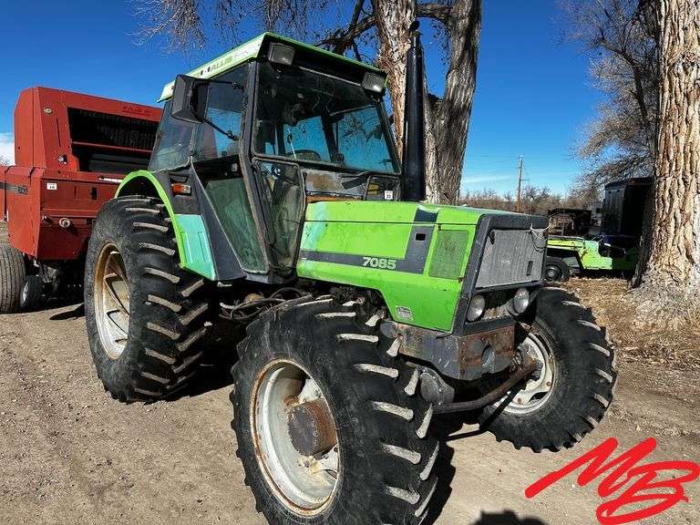 Deutz-Allis 7085 Tractor w/ Deutz-Allis 466 Loader - Musser