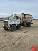 Ford L8000 Feed Truck W/ Harsh Haysizor 16Z24 Box