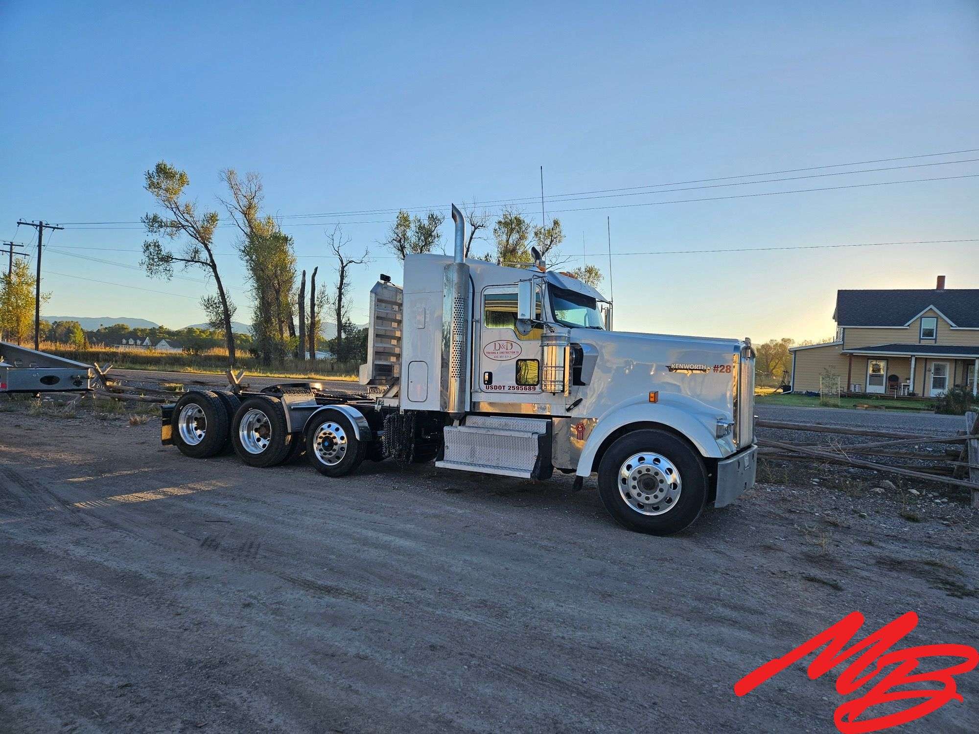 2013  Kenworth  W900 Semi Truck (New Engine with 0 Time)