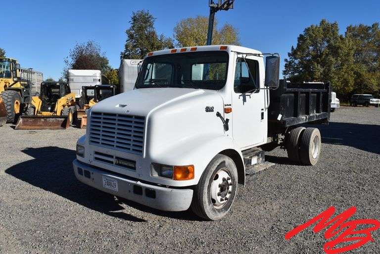 2001  INTERNATIONAL  4700 LPX Dump Truck