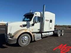 2015 Peterbilt Semi Truck