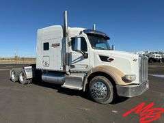 2015 Peterbilt Semi Truck