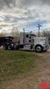 2013  Kenworth  W900 Semi Truck (New Engine with 0 Time)