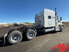 2015 Peterbilt Semi Truck
