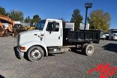 2001  INTERNATIONAL  4700 LPX Dump Truck