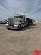 2013  Kenworth  W900 Semi Truck (New Engine with 0 Time)