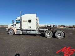 2015 Peterbilt Semi Truck