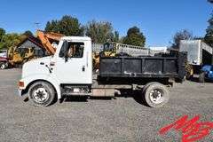 2001  INTERNATIONAL  4700 LPX Dump Truck