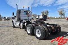 2020  Peterbilt  567 Semi Truck