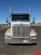 2015 Peterbilt Semi Truck