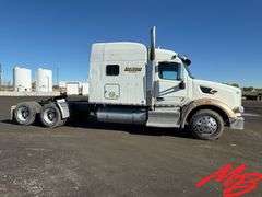 2015 Peterbilt Semi Truck