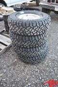 Tires 33x10.50R15 (vg)