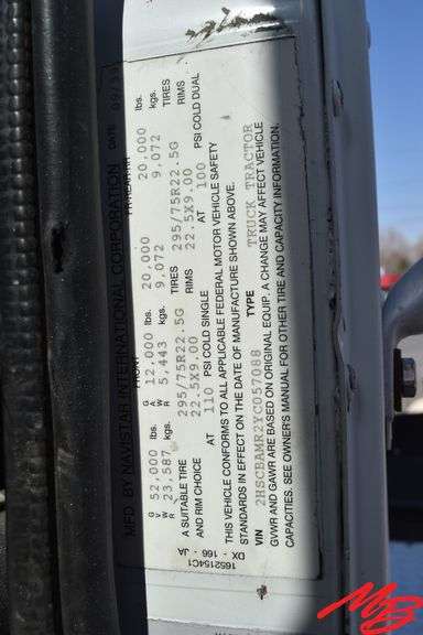 2000  International  9200 Semi-Truck