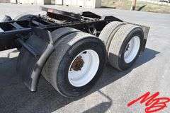 2000  International  9200 Semi-Truck