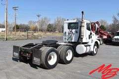 2000  International  9200 Semi-Truck