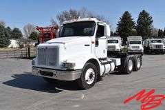 2000  International  9200 Semi-Truck