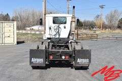 2000  International  9200 Semi-Truck