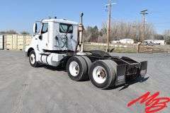 2000  International  9200 Semi-Truck