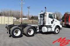 2000  International  9200 Semi-Truck