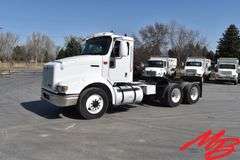 2000  International  9200 Semi-Truck
