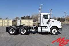 2000  International  9200 Semi-Truck