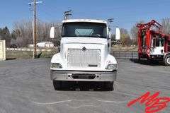 2000  International  9200 Semi-Truck