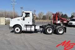2000  International  9200 Semi-Truck