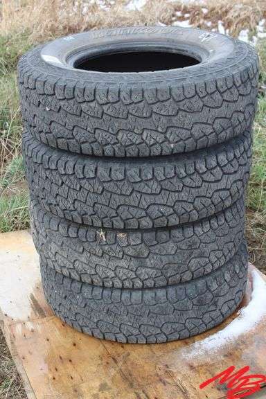 (4) Tires, LT245/75R16, (fr)