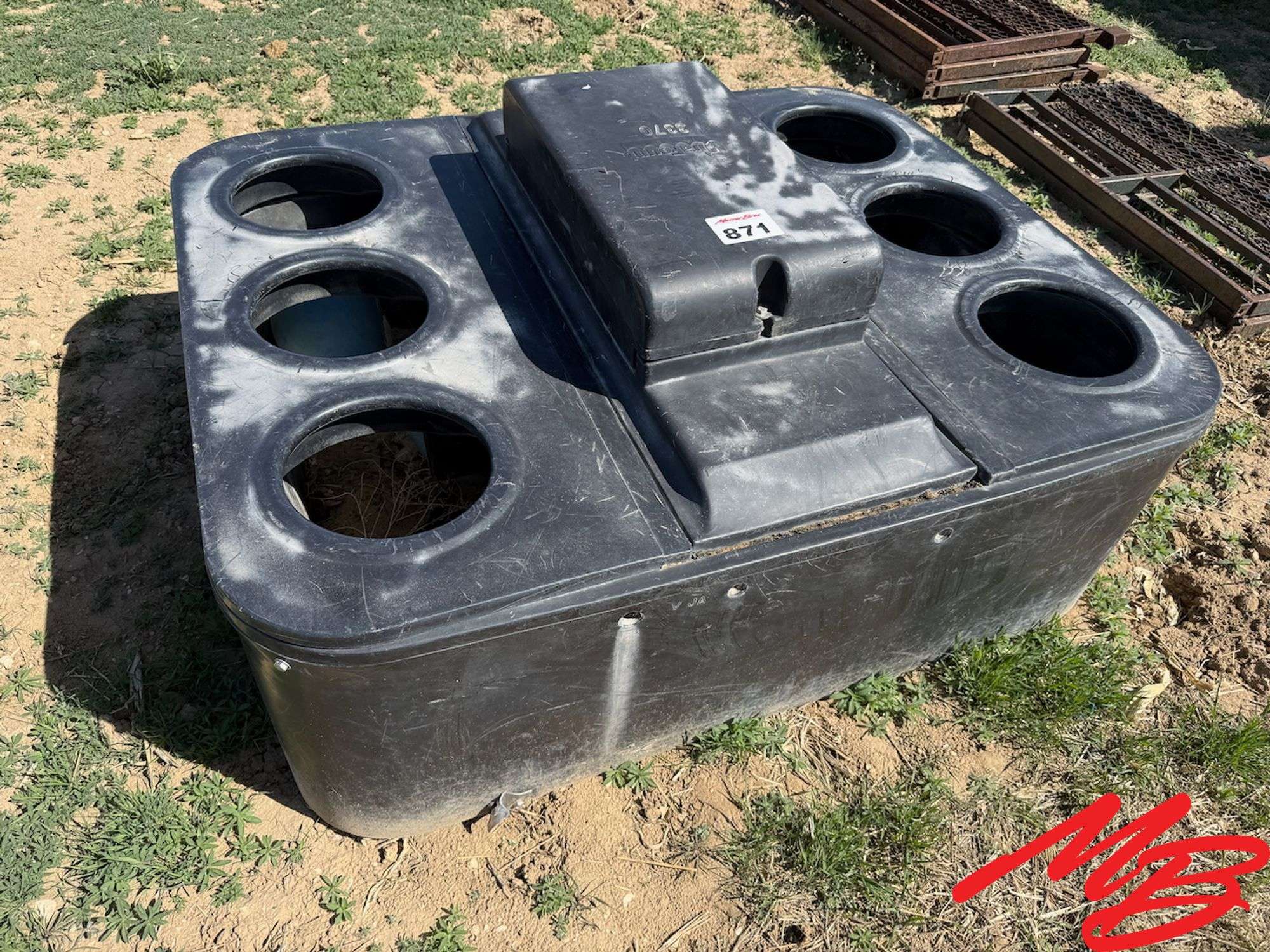 MiraFount 3370-S -Six-Hole 100 Gallon Livestock Waterer
