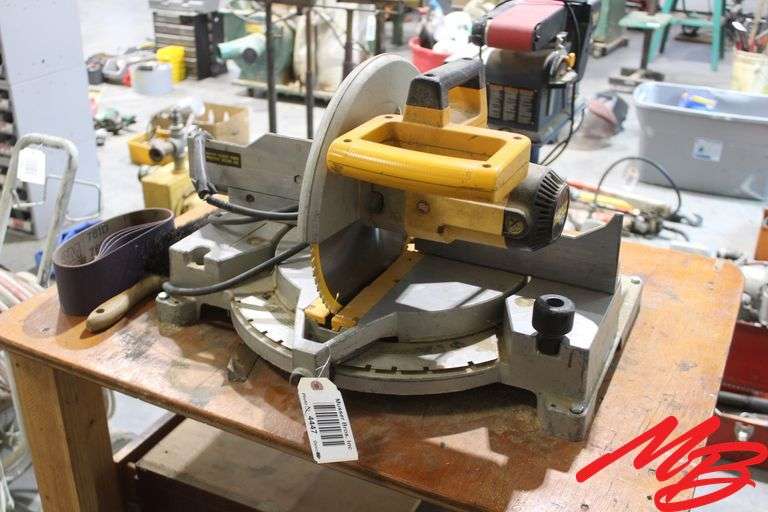 DeWalt 12" Compound Miter Saw w/Table