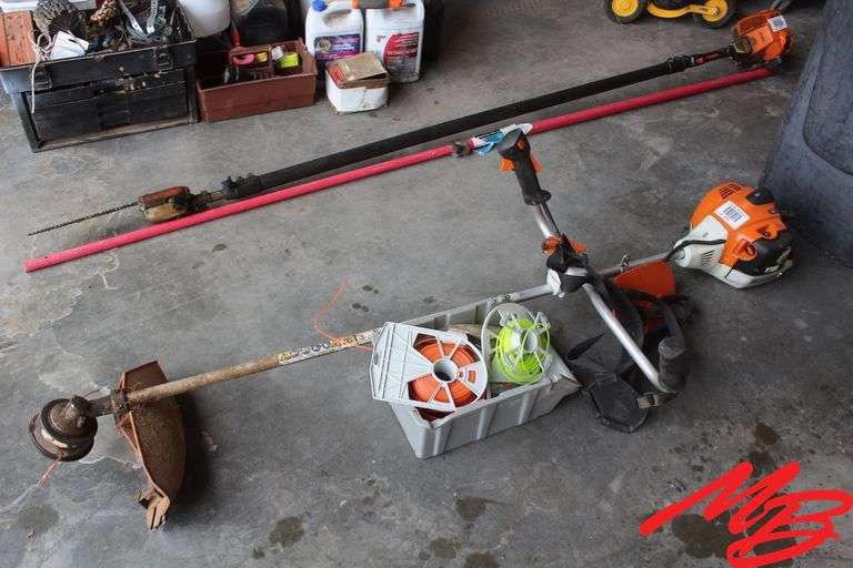 Stihl IS240 Weedeater w/Extra String & Shoulder Carry