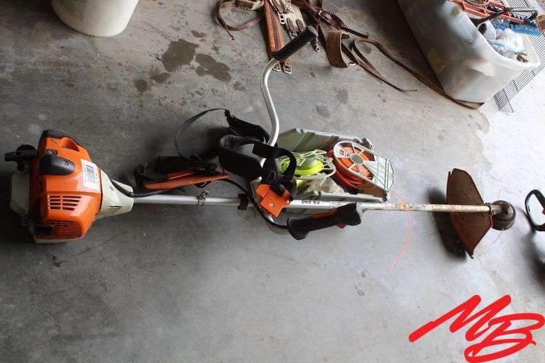 Stihl IS240 Weedeater w/Extra String & Shoulder Carry