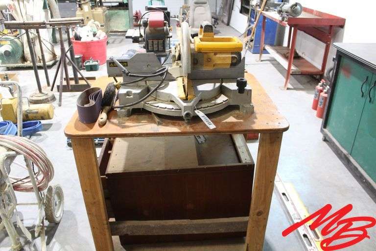 DeWalt 12" Compound Miter Saw w/Table