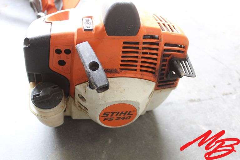 Stihl IS240 Weedeater w/Extra String & Shoulder Carry