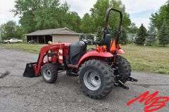 Mahindra 1635 HST Tractor w/1635 L Loader