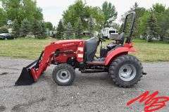 Mahindra 1635 HST Tractor w/1635 L Loader