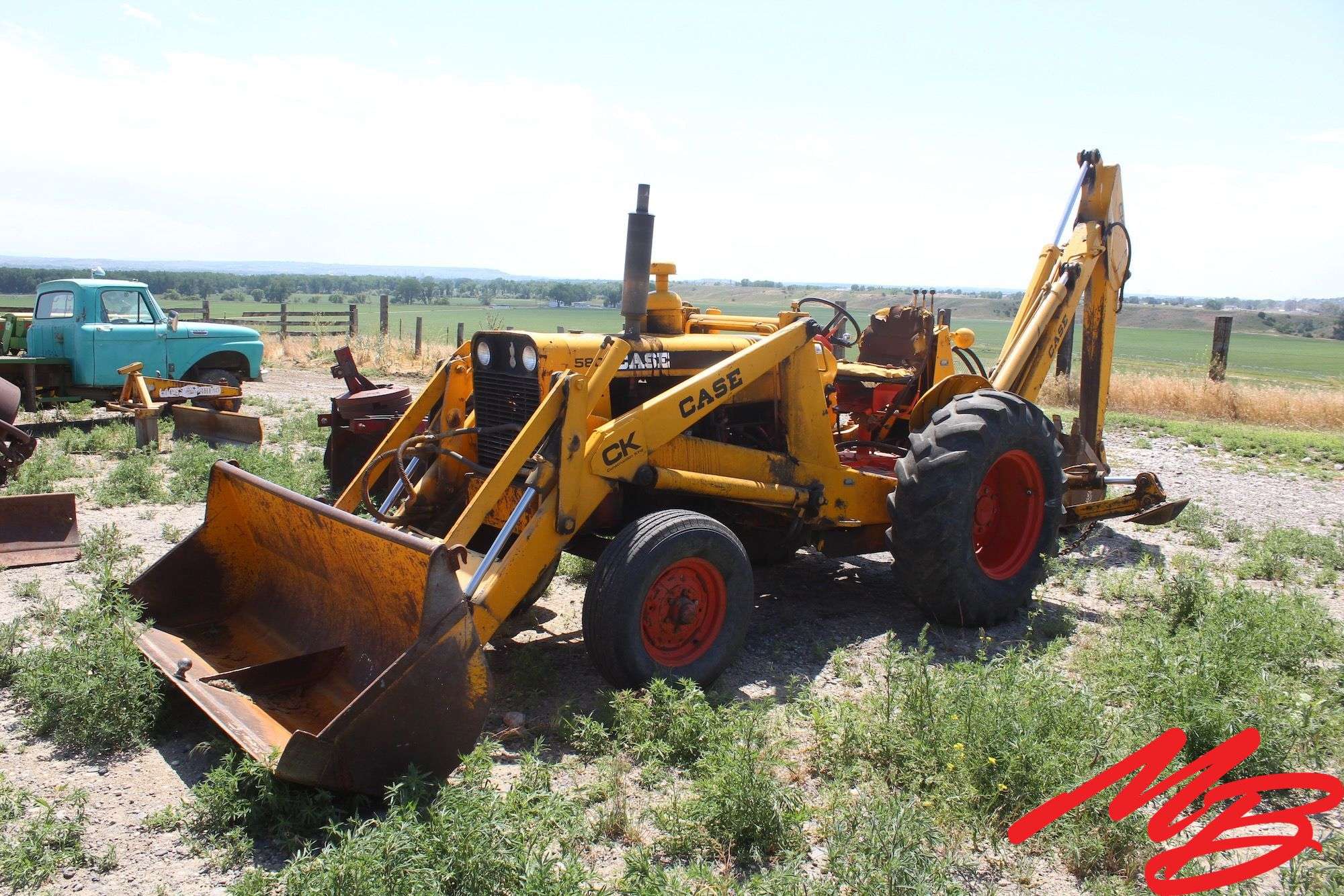 Case  580  BackHoe w/79" Front Bucket & 18" Backhoe Bucket