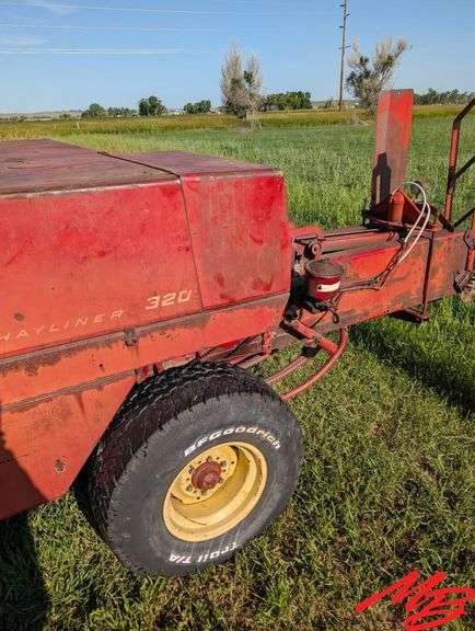 New Holland  320 Small Square Baler