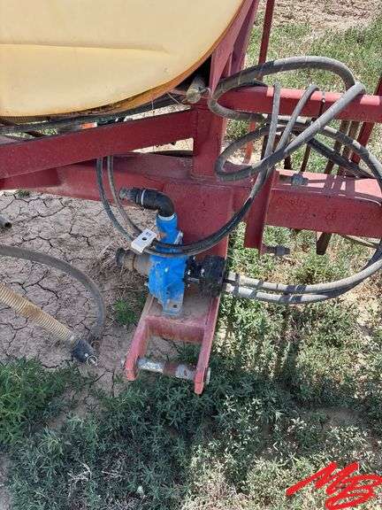 300 Gallon 3-Pt Sprayer, 32' Folding Booms, Hydraulic Pump