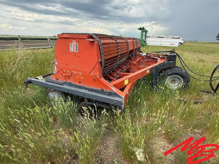 14' IH 6200 Press Drill