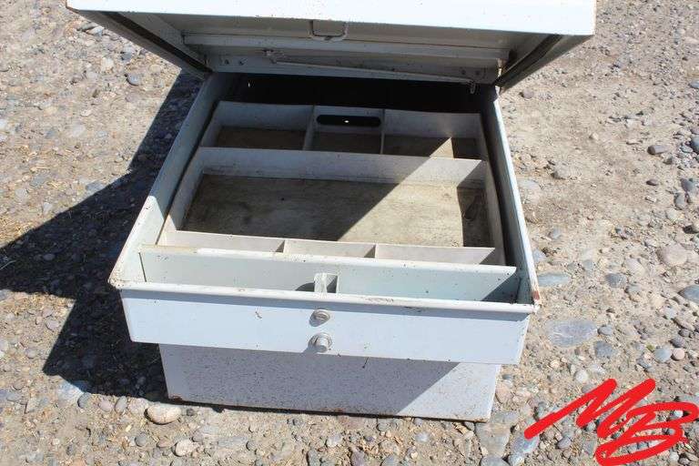 Pickup Tool Box 71"x 21.5"