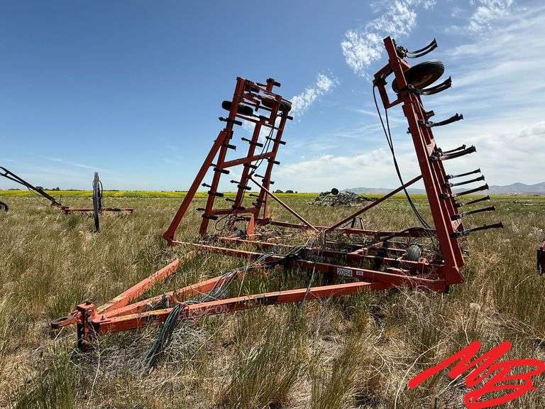 38' Hesston 3210 Field Cultivator, Hydraulic Wings