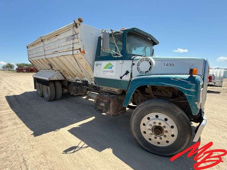 1981 Ford LT8000 Truck