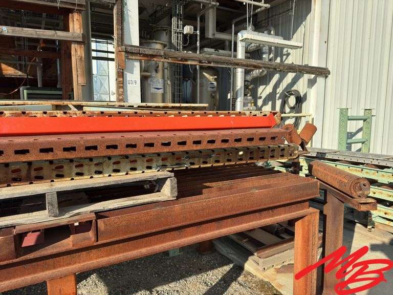 Steel Table With Rack Pieces