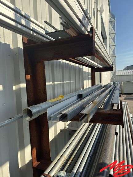 Steel Rack with Pipes