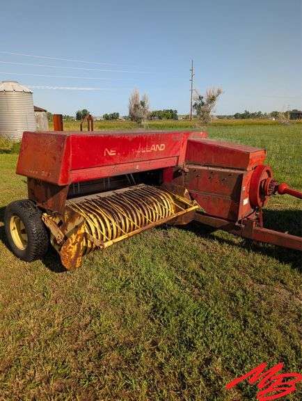 New Holland  320 Small Square Baler