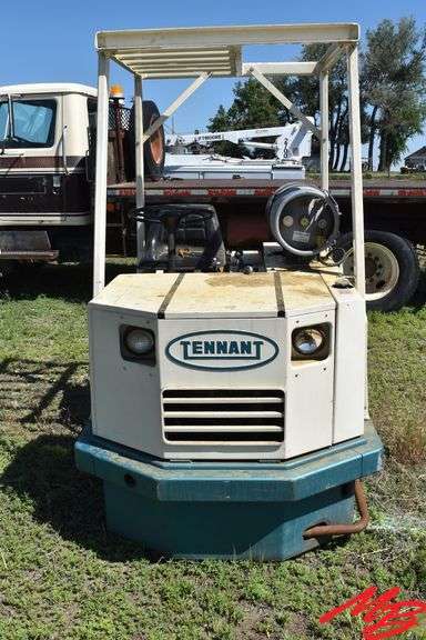 Tennant 525 Ride-On Power Scrubber 52"