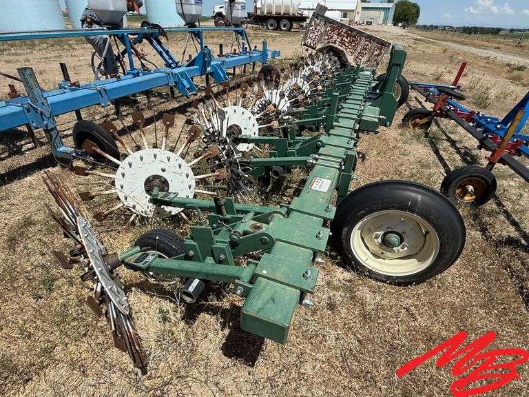 Pickett CT1222 Beet Manager, 12-Row, 22" Rows
