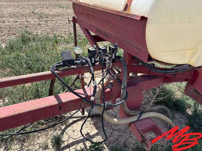 300 Gallon 3-Pt Sprayer, 32' Folding Booms, Hydraulic Pump