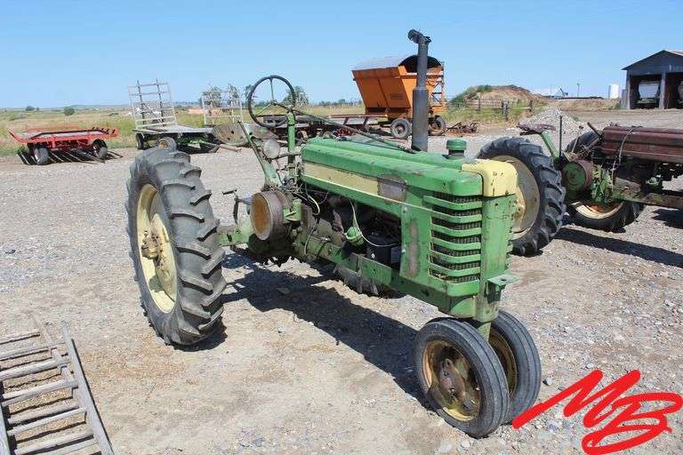 John Deere  H Tractor w/Narrow Front